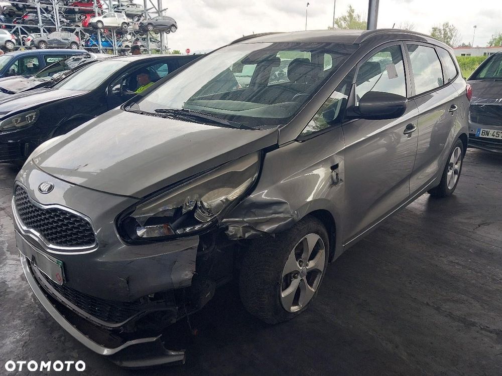 Kia Carens 1.7 CRDi 115 Dream Team Edition - 3