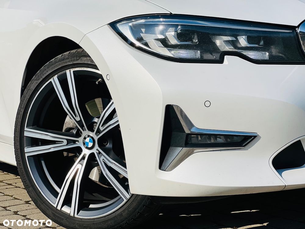 BMW Seria 3 320d xDrive Luxury Line sport - 9