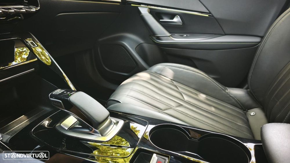 Peugeot e-2008 50 kWh GT - 25