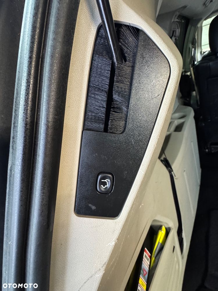 Chrysler Town & Country 3.6 Limited - 27