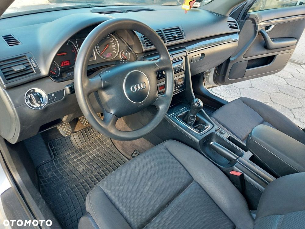 Audi A4 Limousine - 10