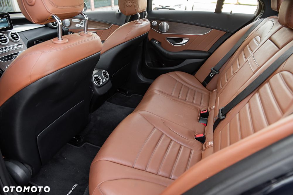 Mercedes-Benz Klasa C AMG 43 4Matic 9G-TRONIC - 29