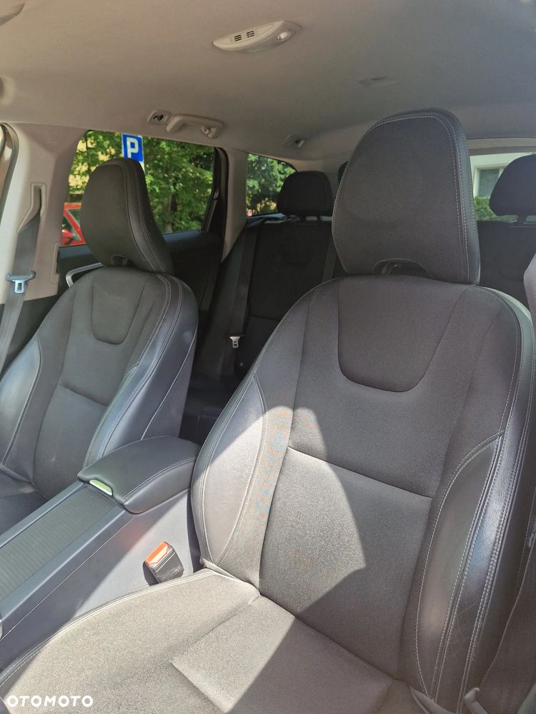 Volvo XC 60 D4 Momentum - 29