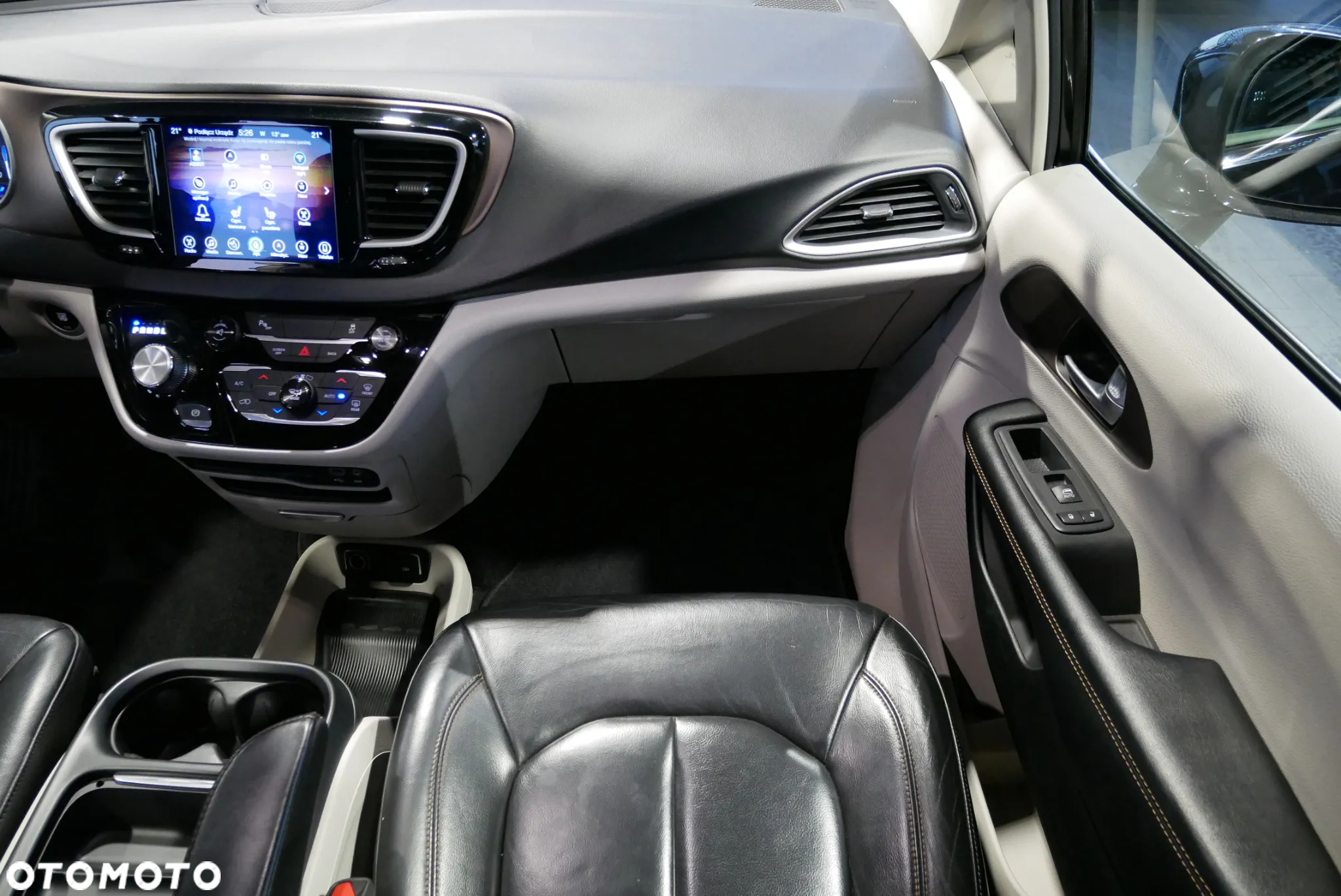 Chrysler Pacifica - 13