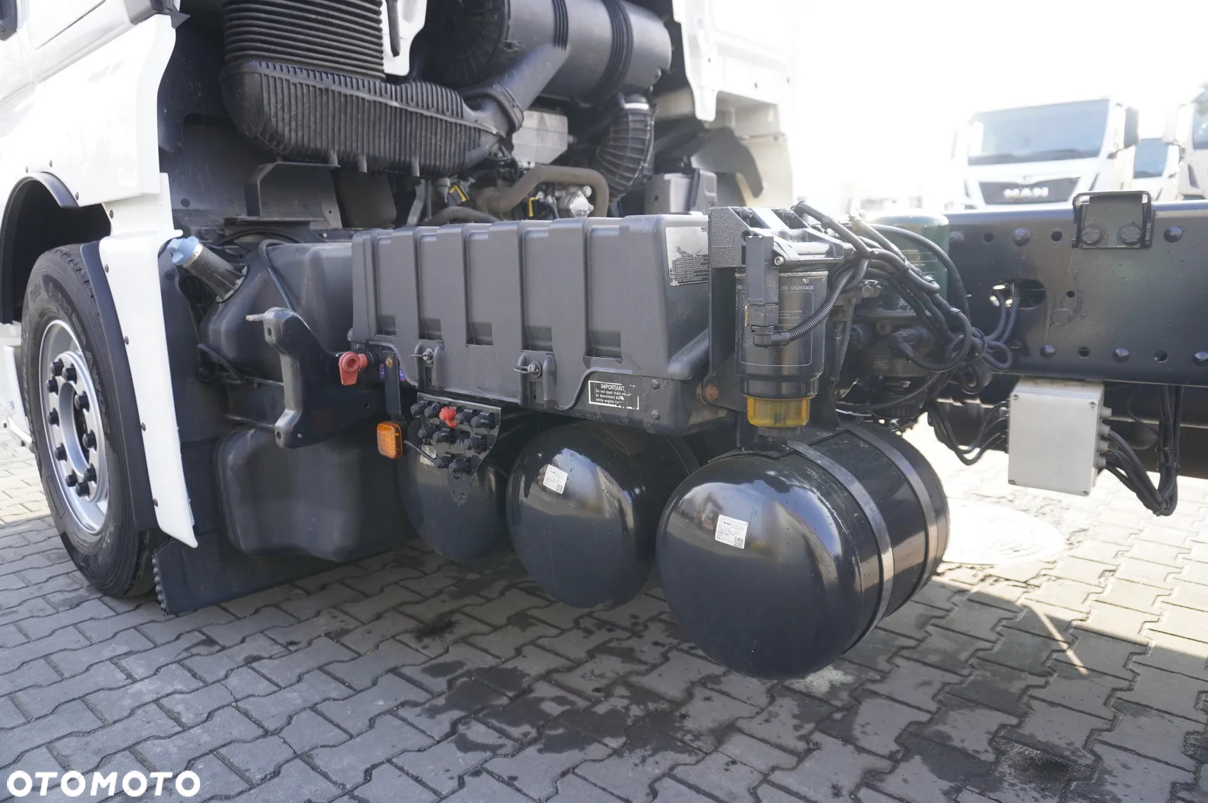 MAN TGX 35.580 E6 8x4/4 - rama do zabudowy 8,8m - 12