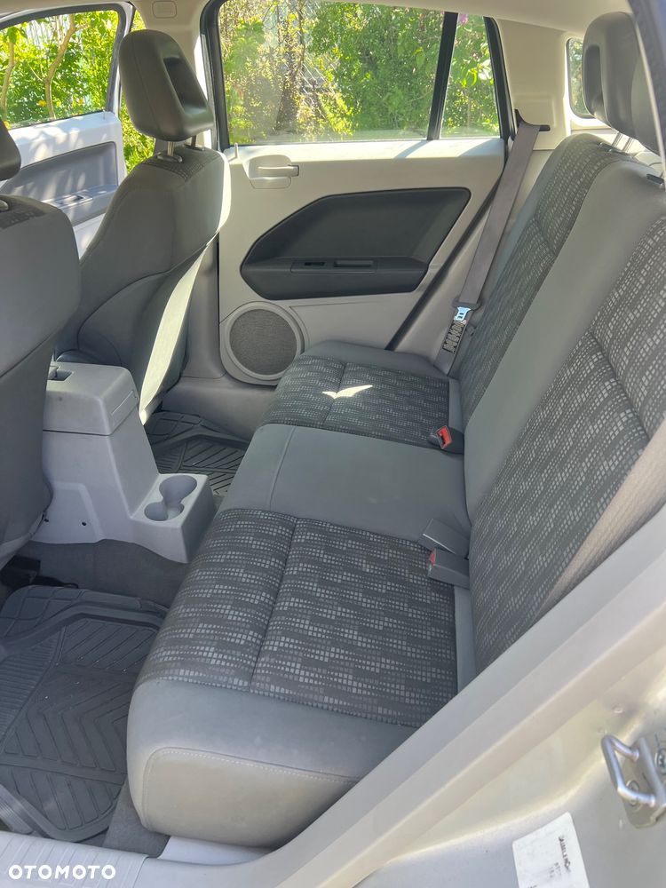 Dodge Caliber - 12