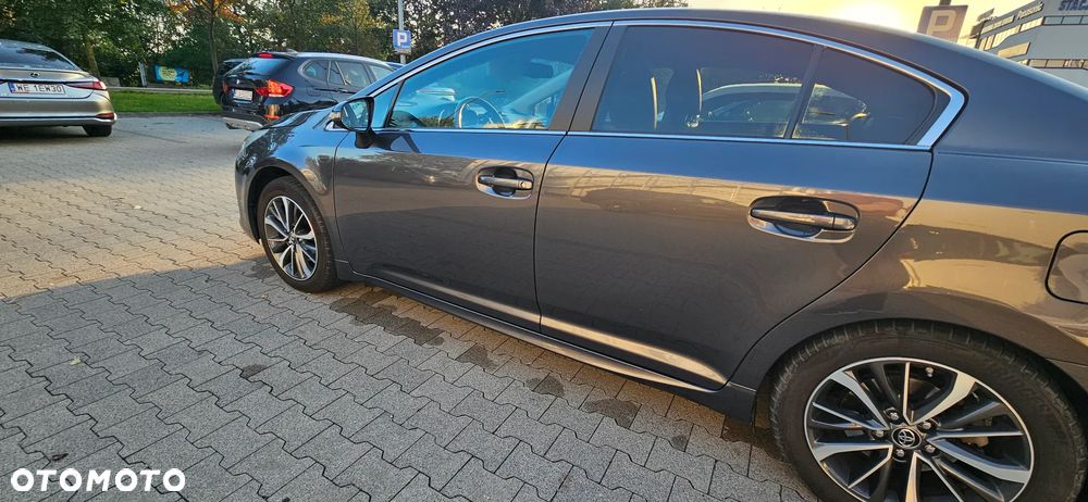 Toyota Avensis 1.8 Prestige MS - 9