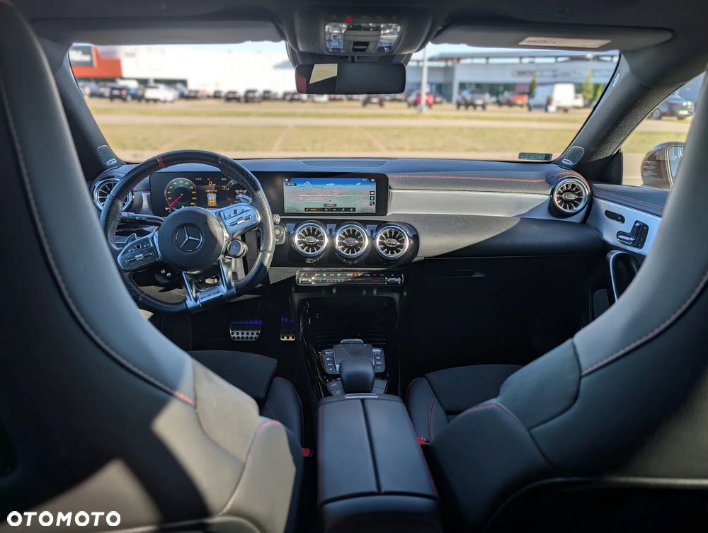 Mercedes-Benz CLA - 12