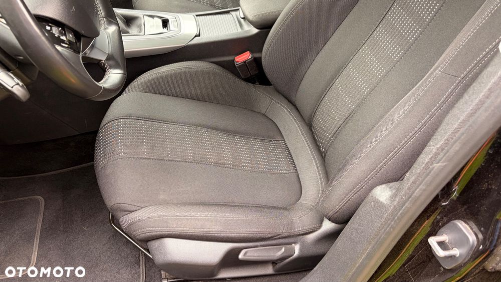 Peugeot 308 PureTech 130 GPF Stop & Start Allure Business-Paket - 21