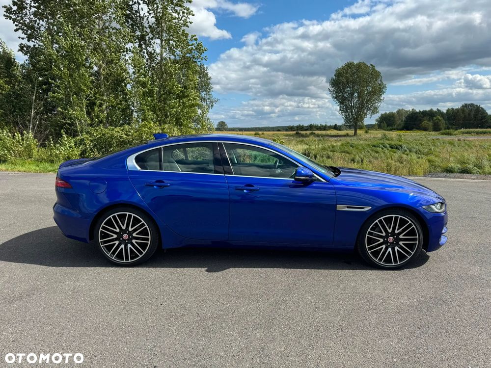 Jaguar XE 25t Prestige - 16