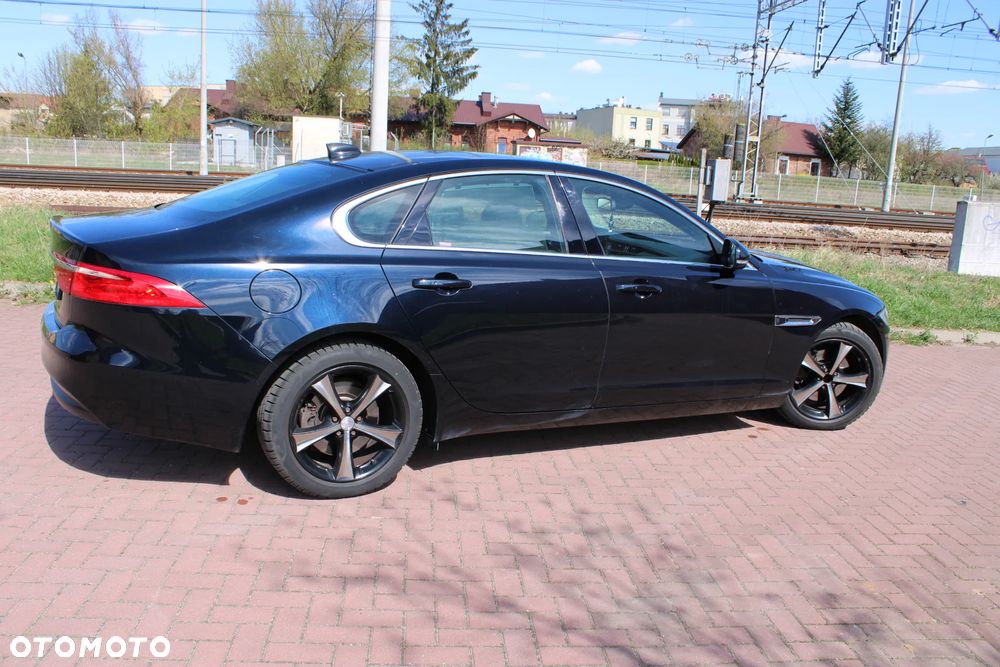 Jaguar XF 20d Prestige - 9