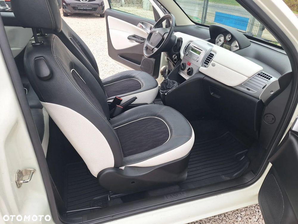 Lancia Ypsilon Y 1.2 8v Elefantino Gold - 25