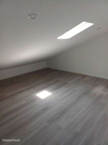 Moradia acabadinha de remodelar! - Grande imagem: 3/12