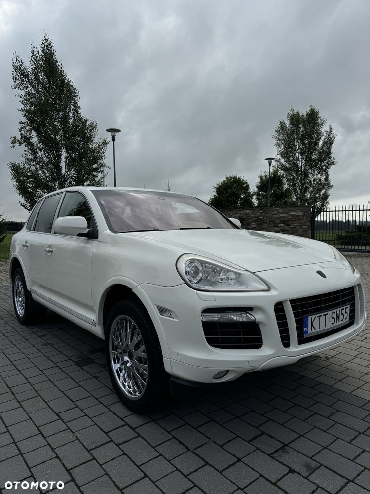 Porsche Cayenne - 1