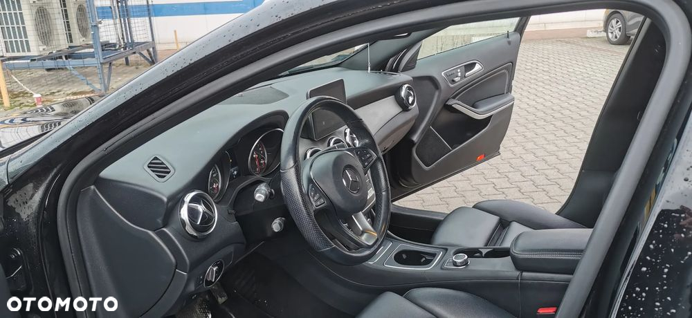 Mercedes-Benz GLA 250 4-Matic AMG Line - 3