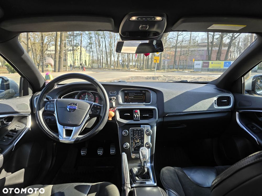 Volvo V40 D2 R Design - 26