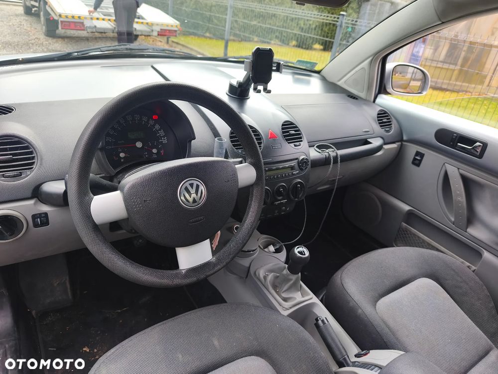 Volkswagen New Beetle - 9