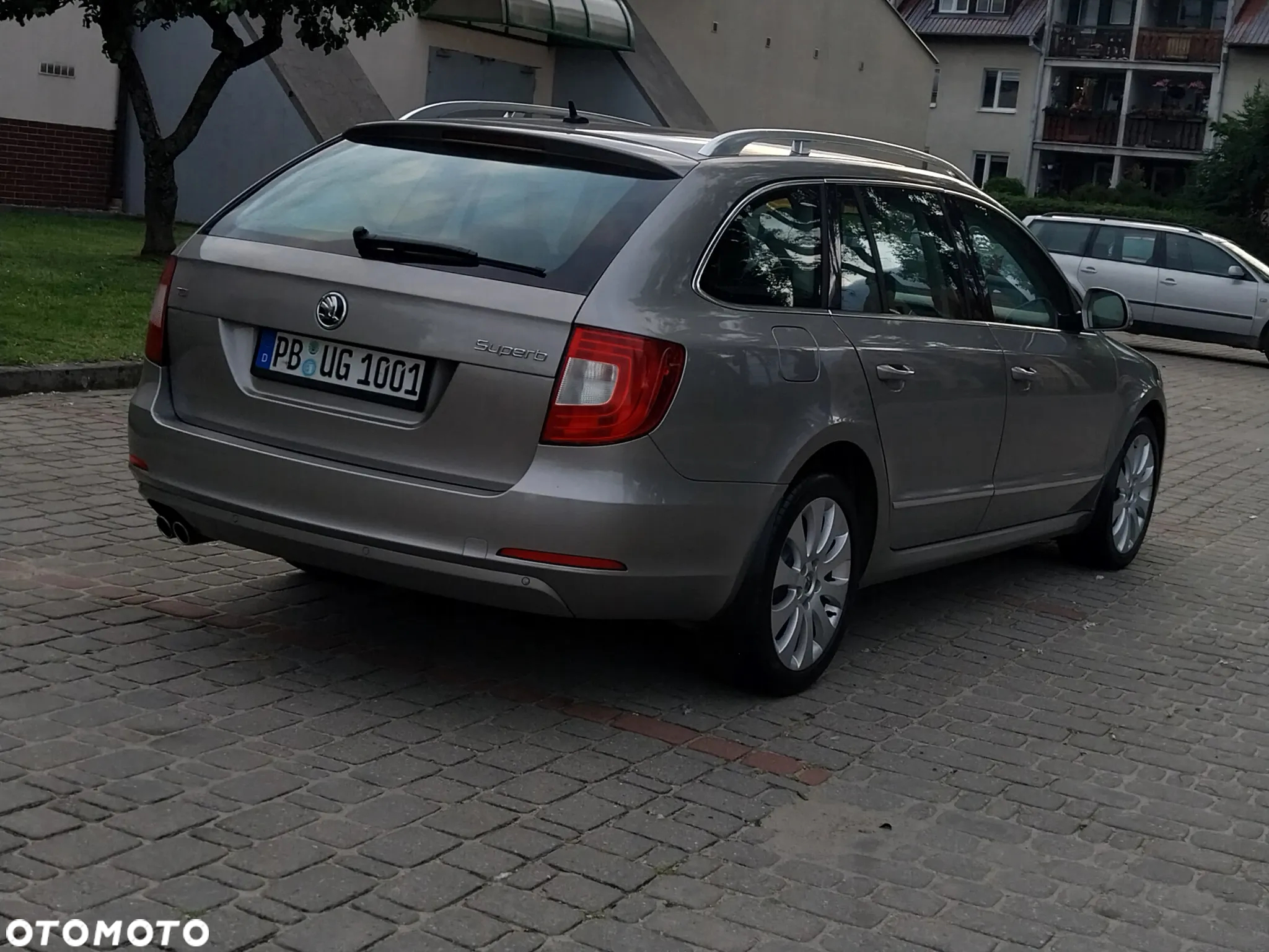 Skoda Superb 2.0 TDI DSG Exclusive - 2