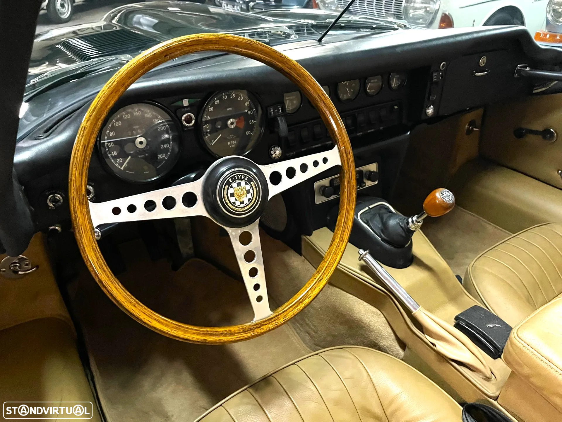 Jaguar E-Type - 12