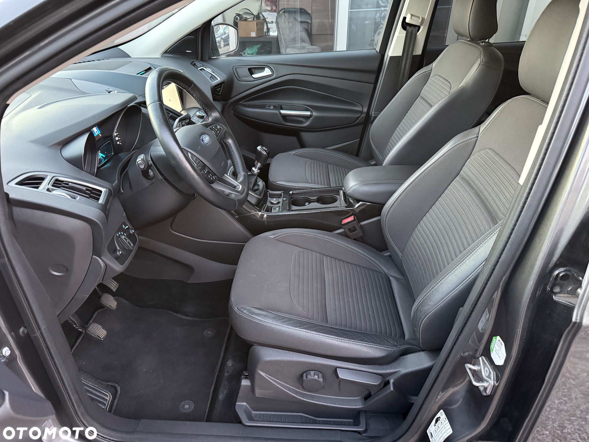 Ford Kuga 1.5 EcoBoost 2x4 Titanium - 18