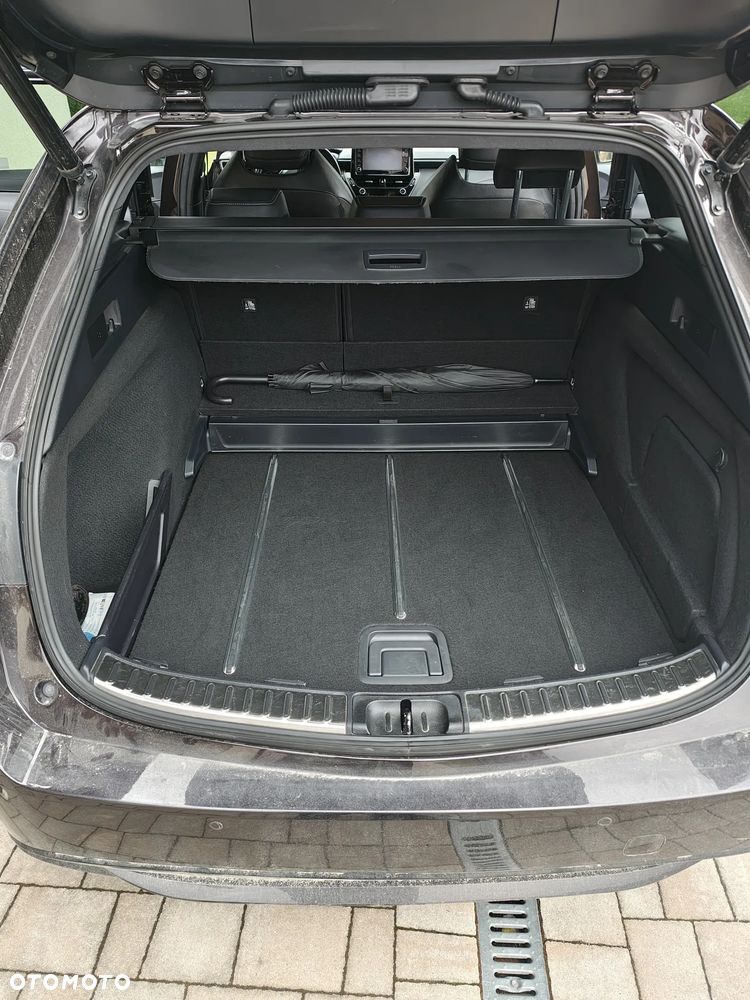 Toyota Corolla 2.0 Hybrid Executive - 12