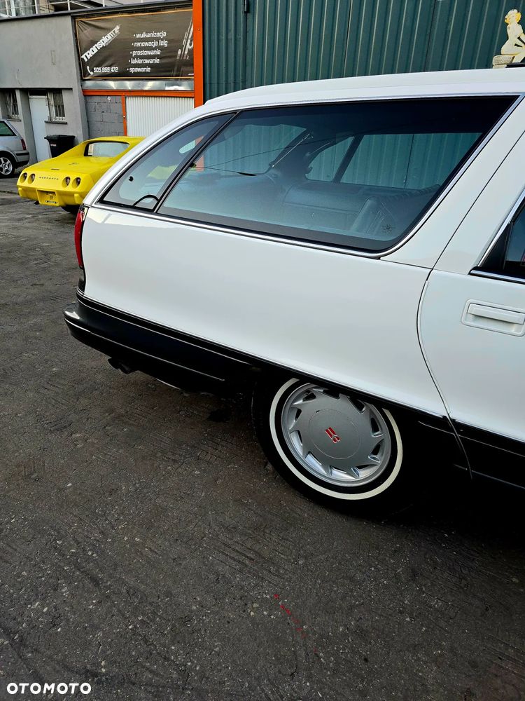 Oldsmobile Custom Cruiser - 18