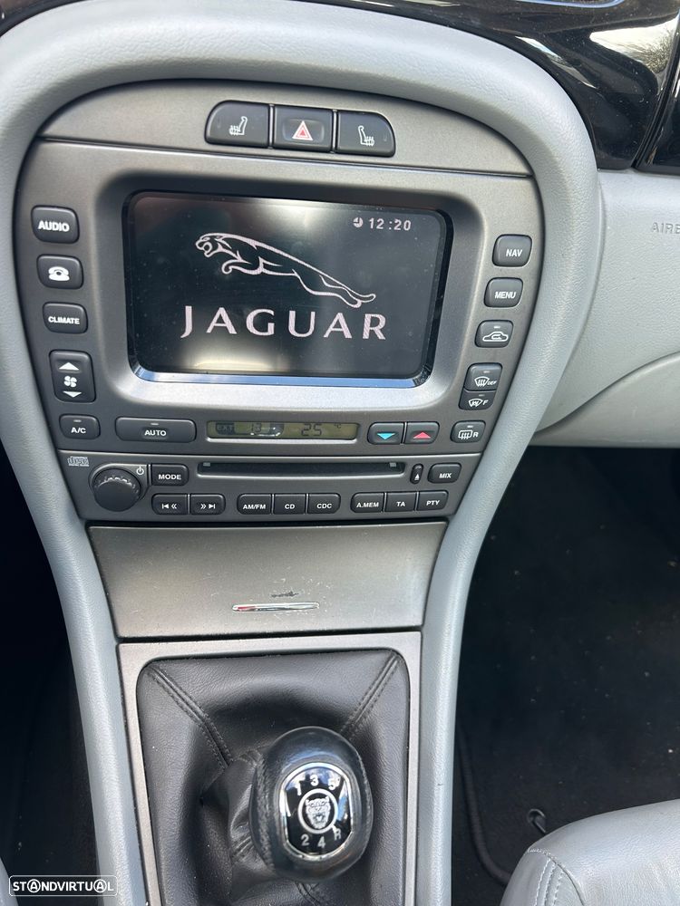 Jaguar X-Type 3.0 V6 Executive - 12