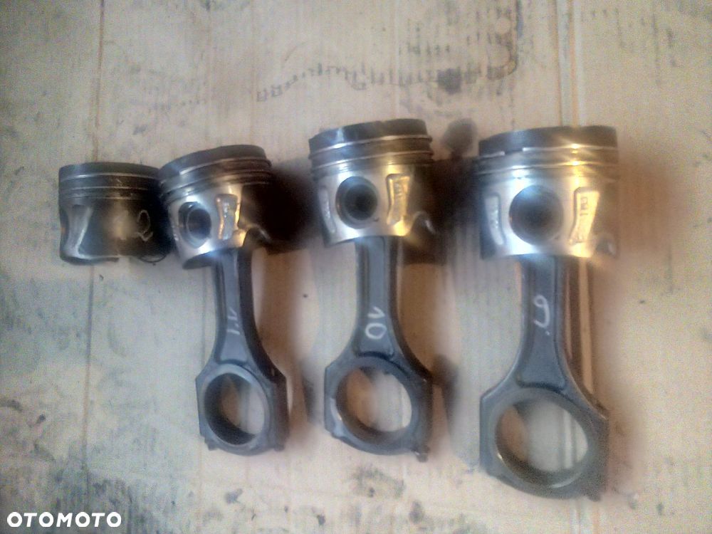 TŁOK TŁOKI Mercedes 2.2D W212 W906 65100 - 1