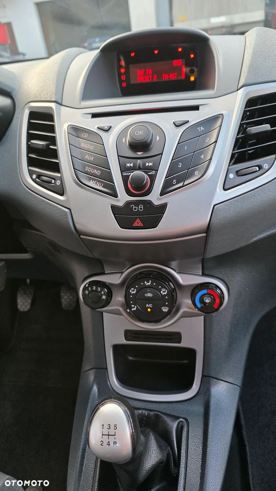 Ford Fiesta 1.25 Celebration - 25