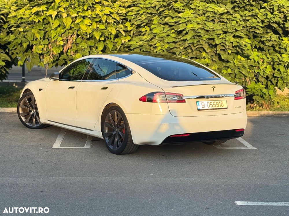 Tesla Model S - 3