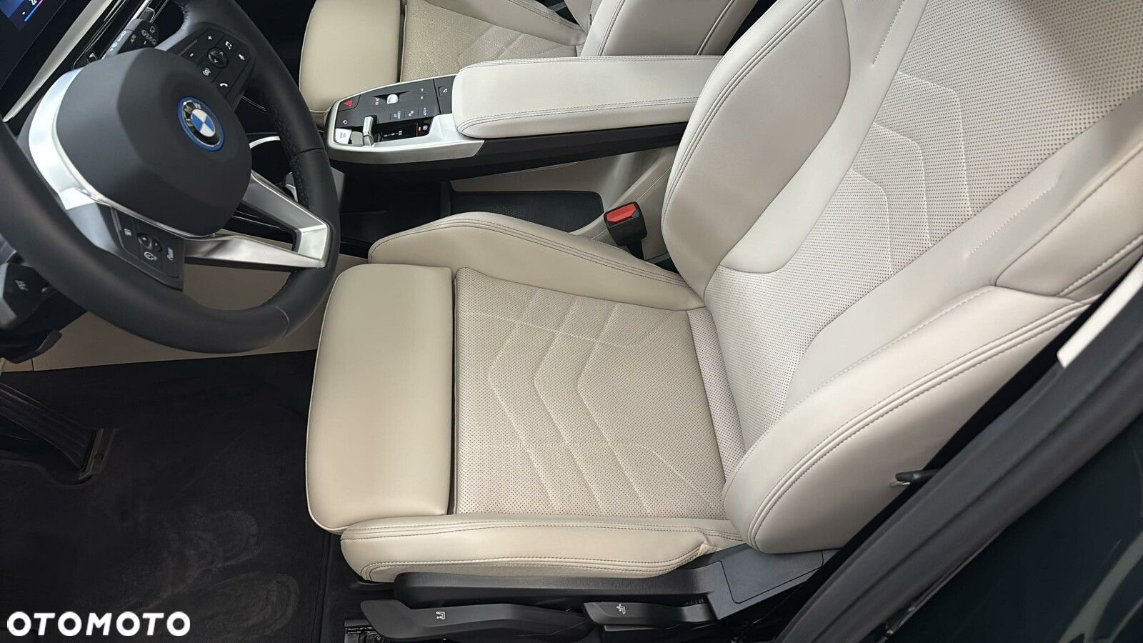 BMW iX1 - 13