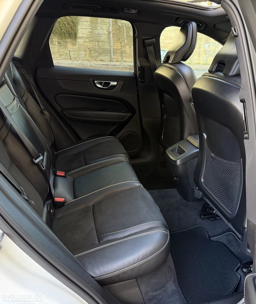 Volvo XC 60 2.0 T6 R-Design AWD - 29
