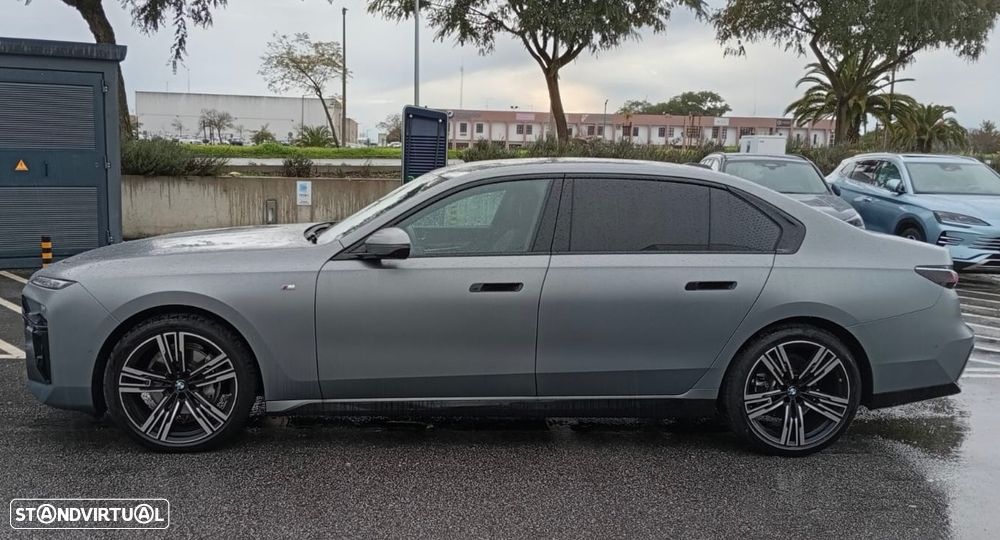 BMW 740 d xDrive Pack Desportivo M - 4