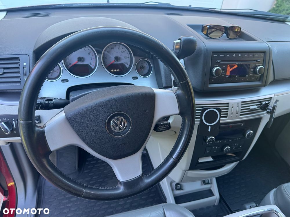 Volkswagen Routan - 9