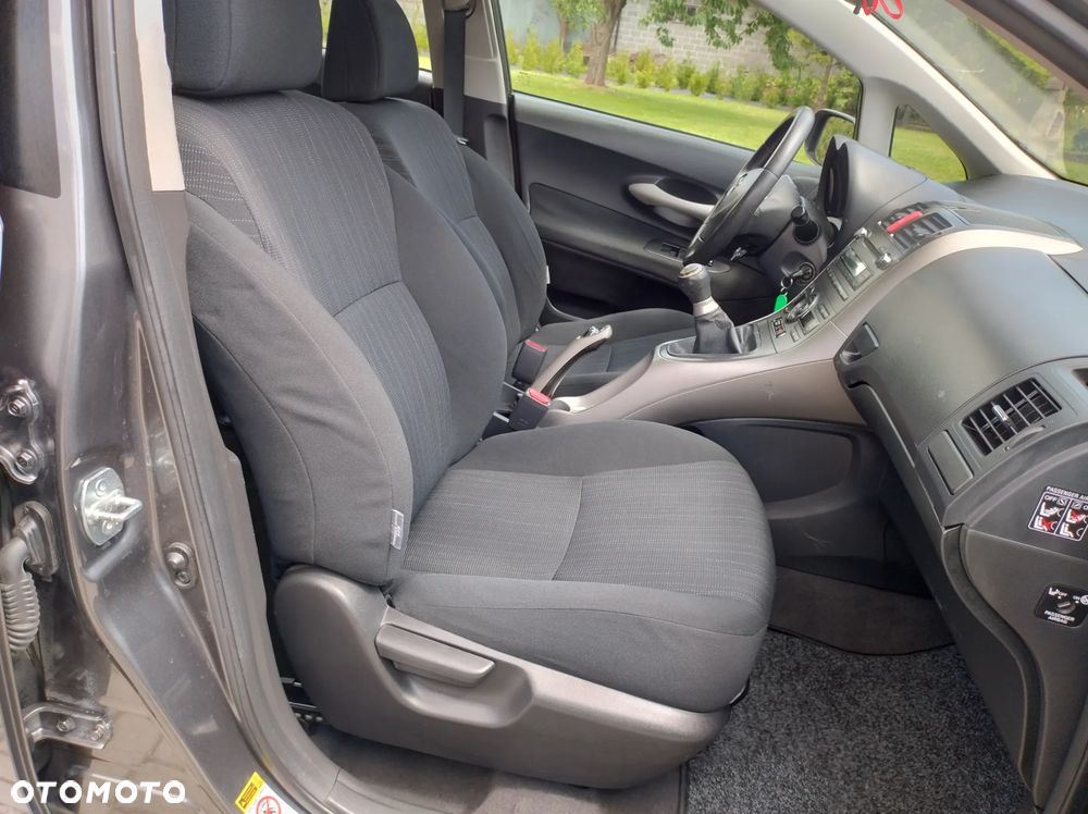 Toyota Auris 1.6 VVT-i Executive - 22