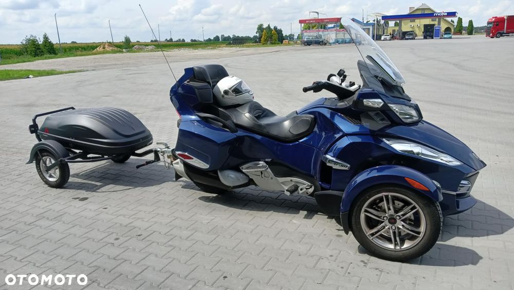 Can-Am Spyder - 2