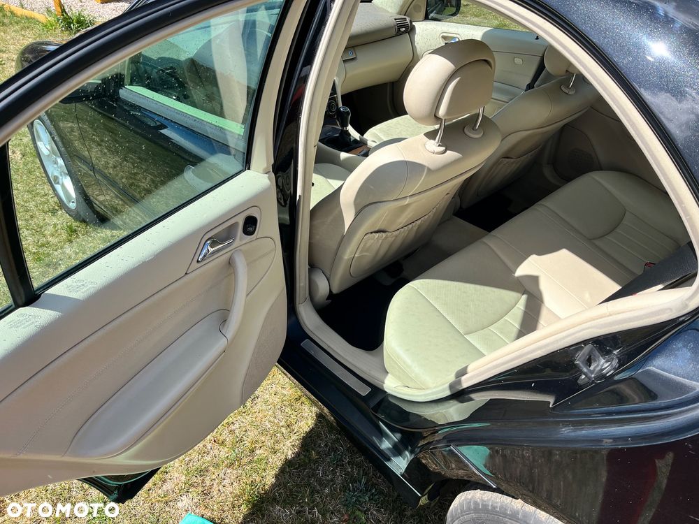 Mercedes-Benz Klasa C 180 T Kompressor Classic - 17