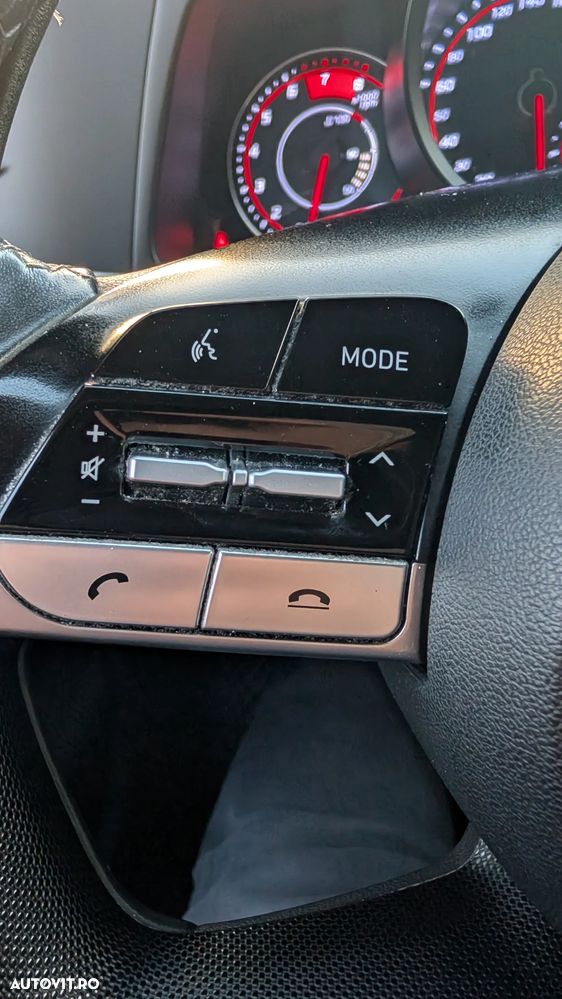 Hyundai Elantra - 32