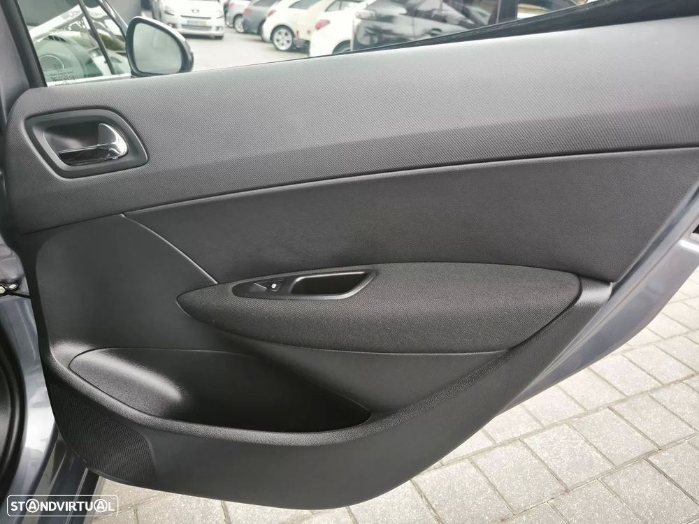 Peugeot 308 1.6 HDi Executive - 31