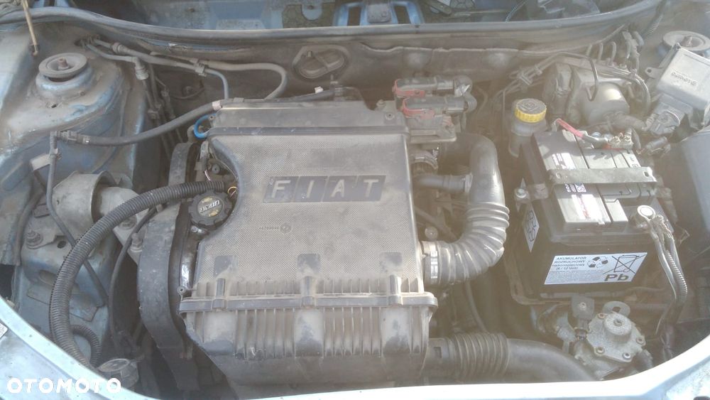 Fiat Punto 1.4 16V Emotion - 13