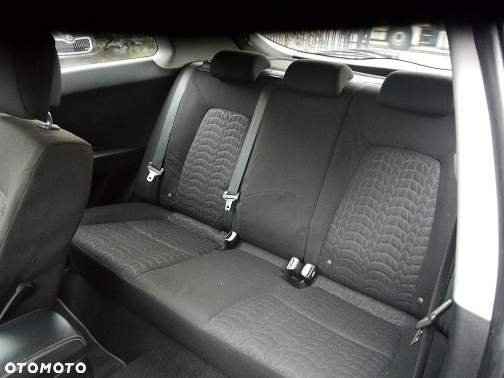 Kia ProCeed - 26