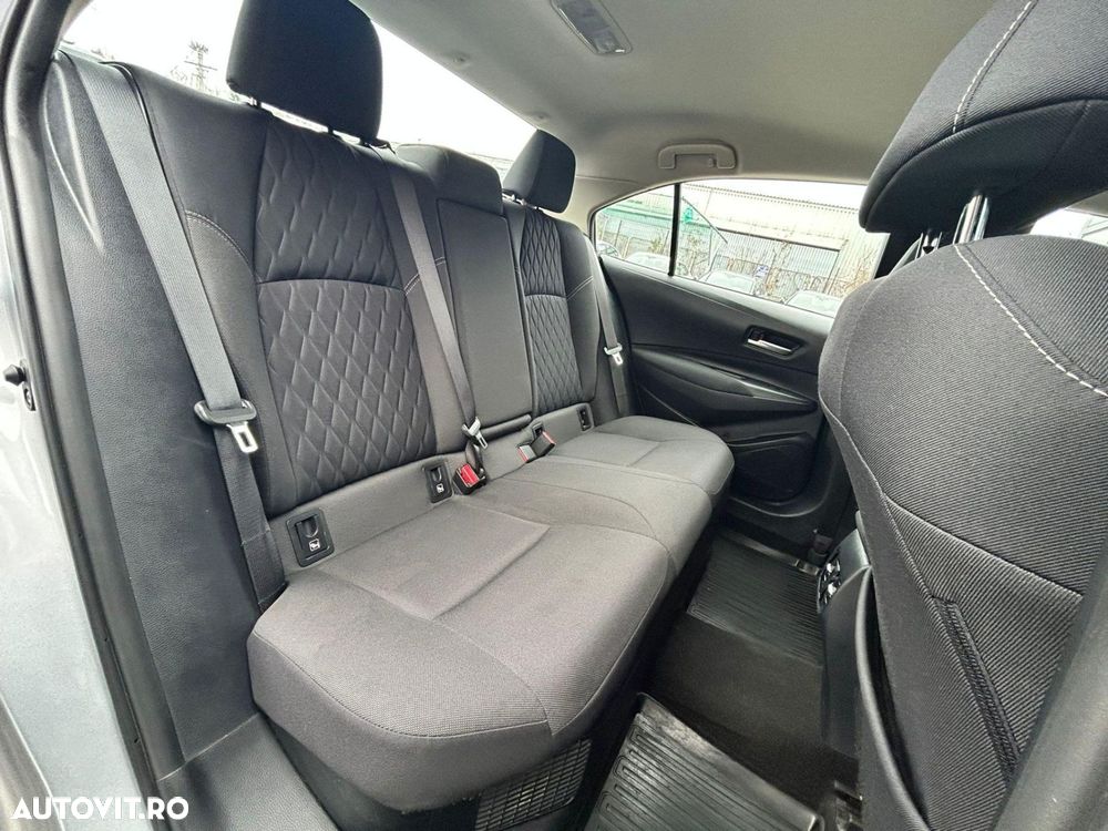 Toyota Corolla 1.8 HSD Business - 19