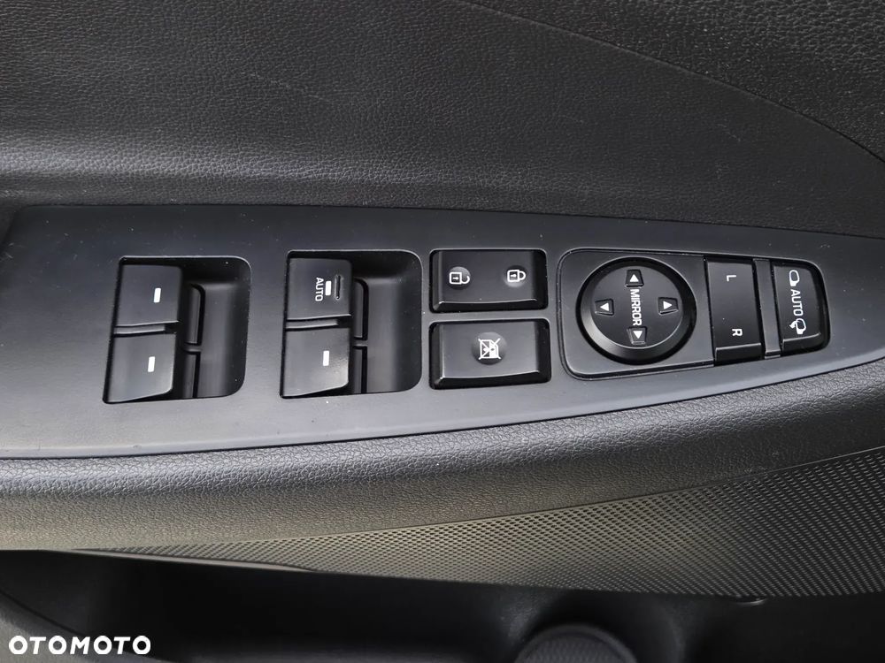 Hyundai Tucson 2.0 CRDI BlueDrive Style 2WD - 23