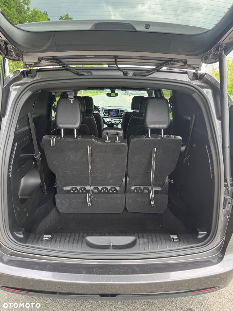 Chrysler Pacifica - 9