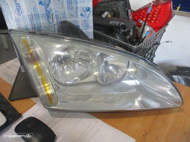 Farol 4M5113W029AC FORD FOCUS 2 FASE 1 2005 1.8TDCI 115CV 5P CINZENTO  DRT H7 + H1 - 1