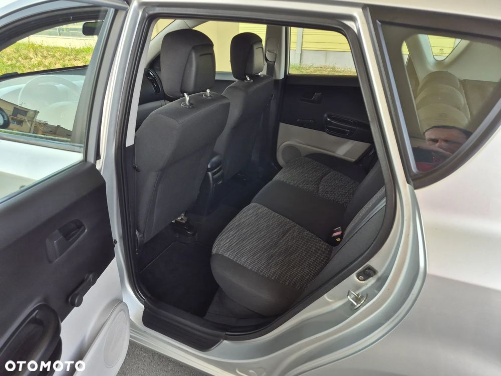 Kia Ceed - 11