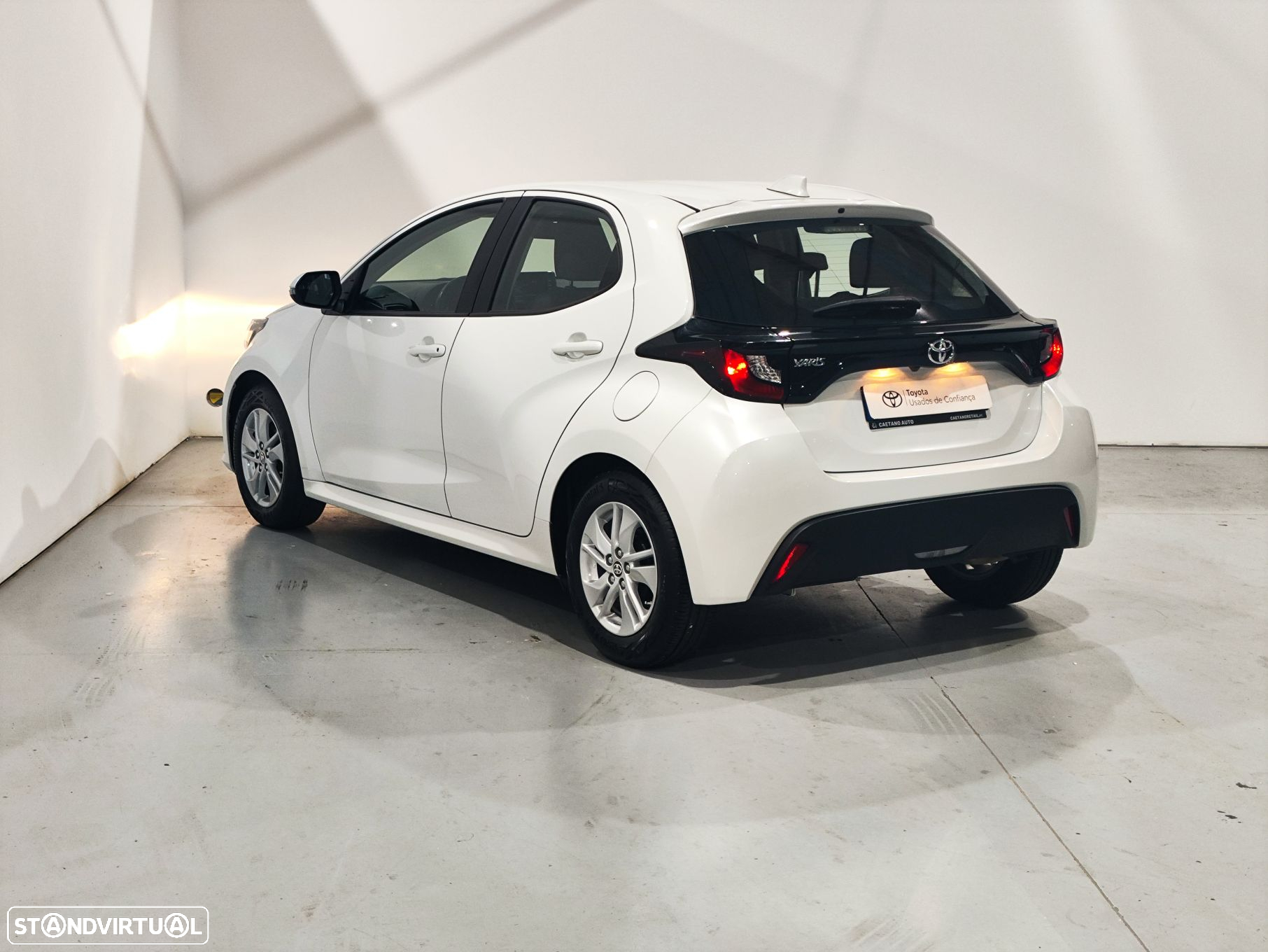 Toyota Yaris 1.0 VVT-i Comfort Plus - 2