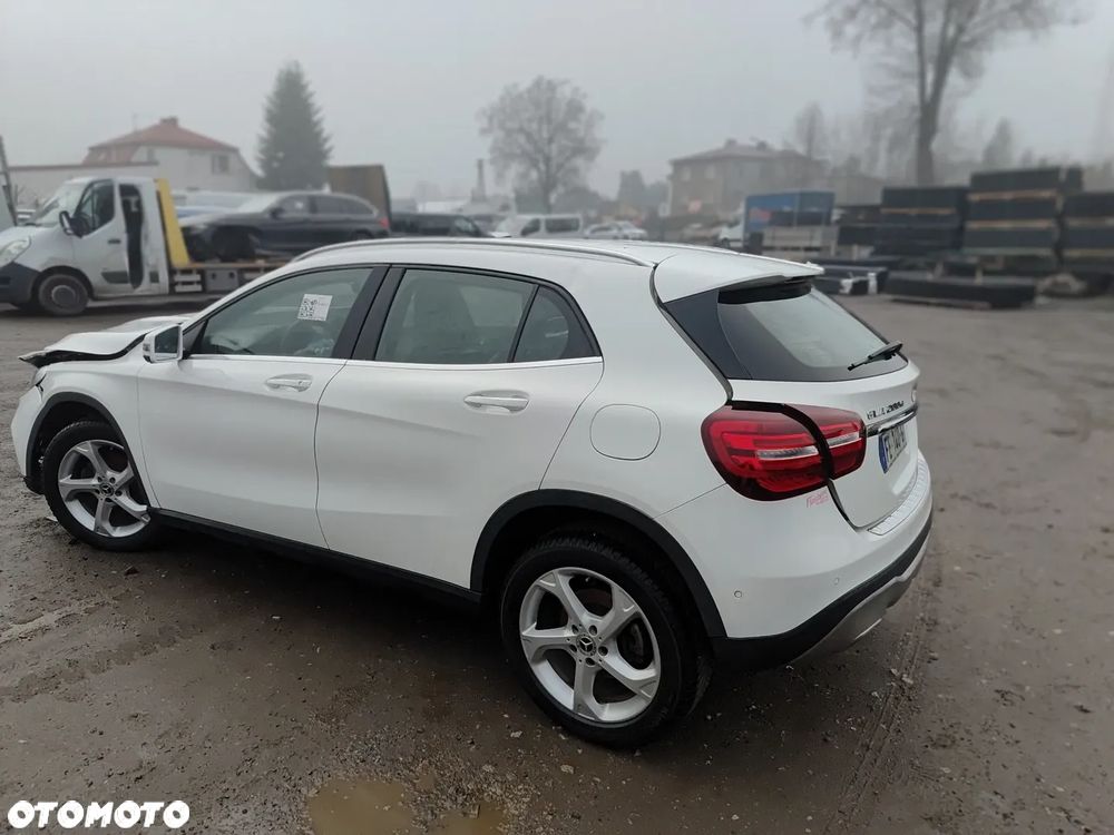 Mercedes-Benz GLA - 18
