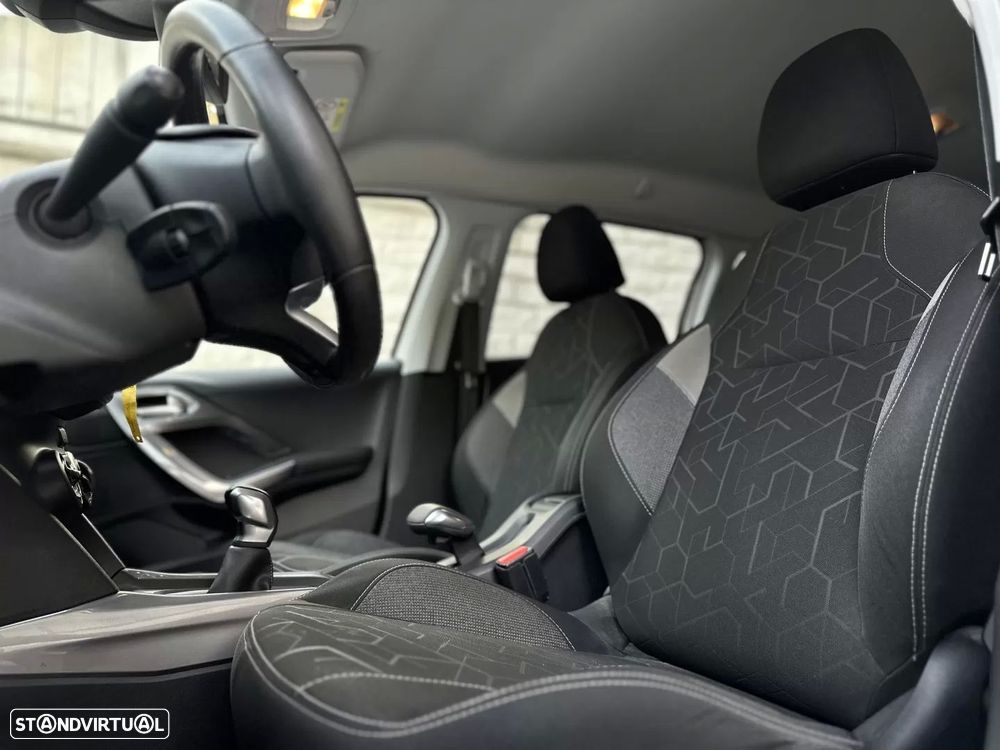 Peugeot 2008 1.2 PureTech Style - 13