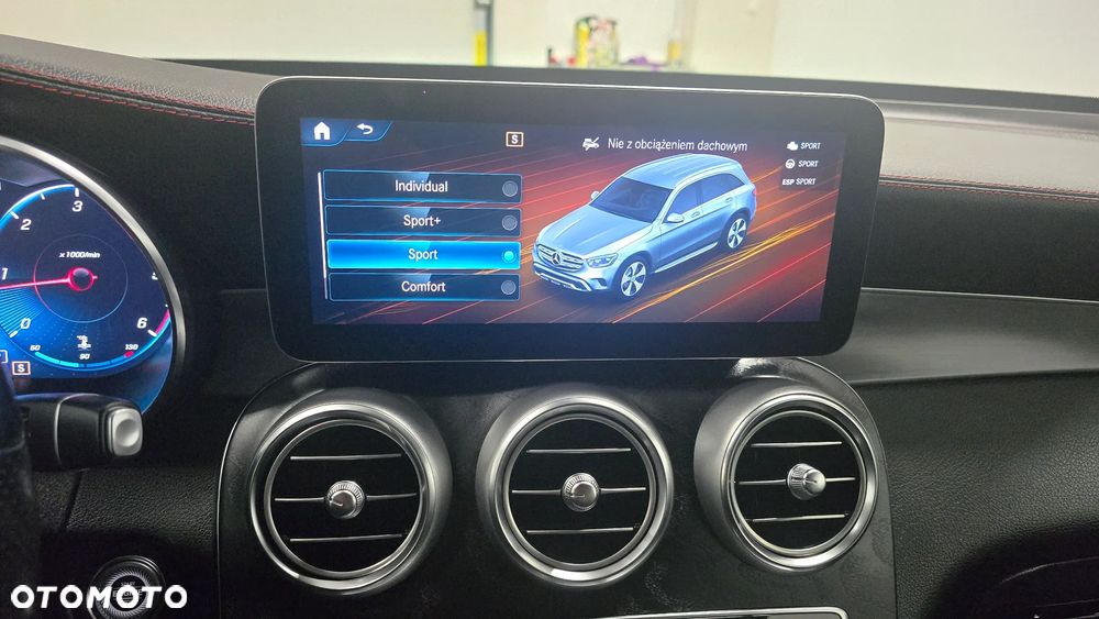 Mercedes-Benz GLC 300 d 4Matic 9G-TRONIC AMG Line Plus - 23